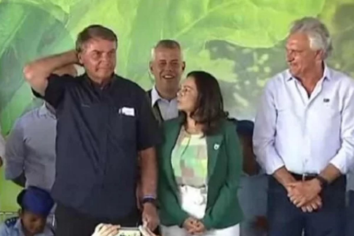Ronaldo Caiado é vaiado ao tentar discursar ao lado de Bolsonaro durante evento em Goiás