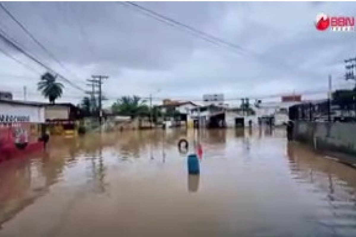 Vídeo: após obra de R$200 milhões, Lauro de Freitas (BA) volta a sofrer com alagamentos