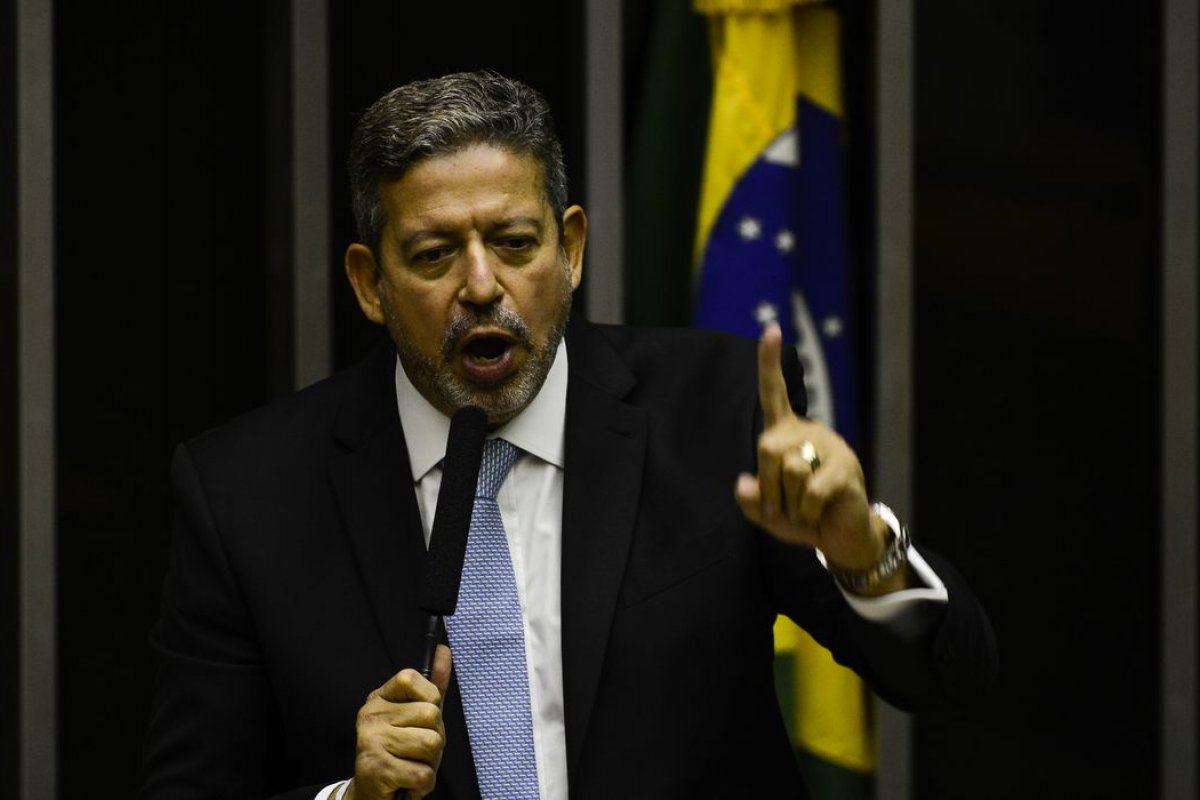 Arthur Lira aciona STF para reivindicar que decisão sobre perda de mandato de Daniel Silveira fique com a Câmara