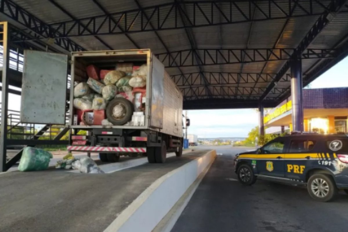 PRF apreende em Vitória da Conquista 175 mil maços de cigarros contrabandeados do Paraguai