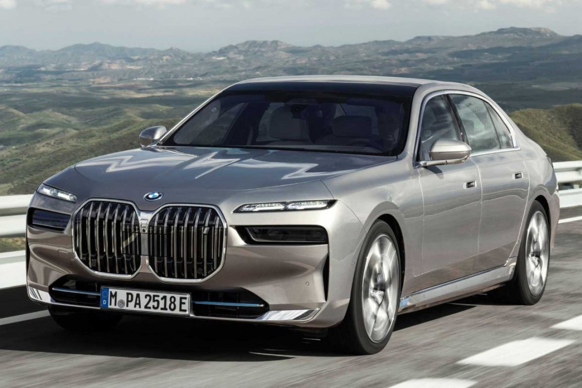 BMW i7 é novo sedã de luxo e elétrico da marca: conheça