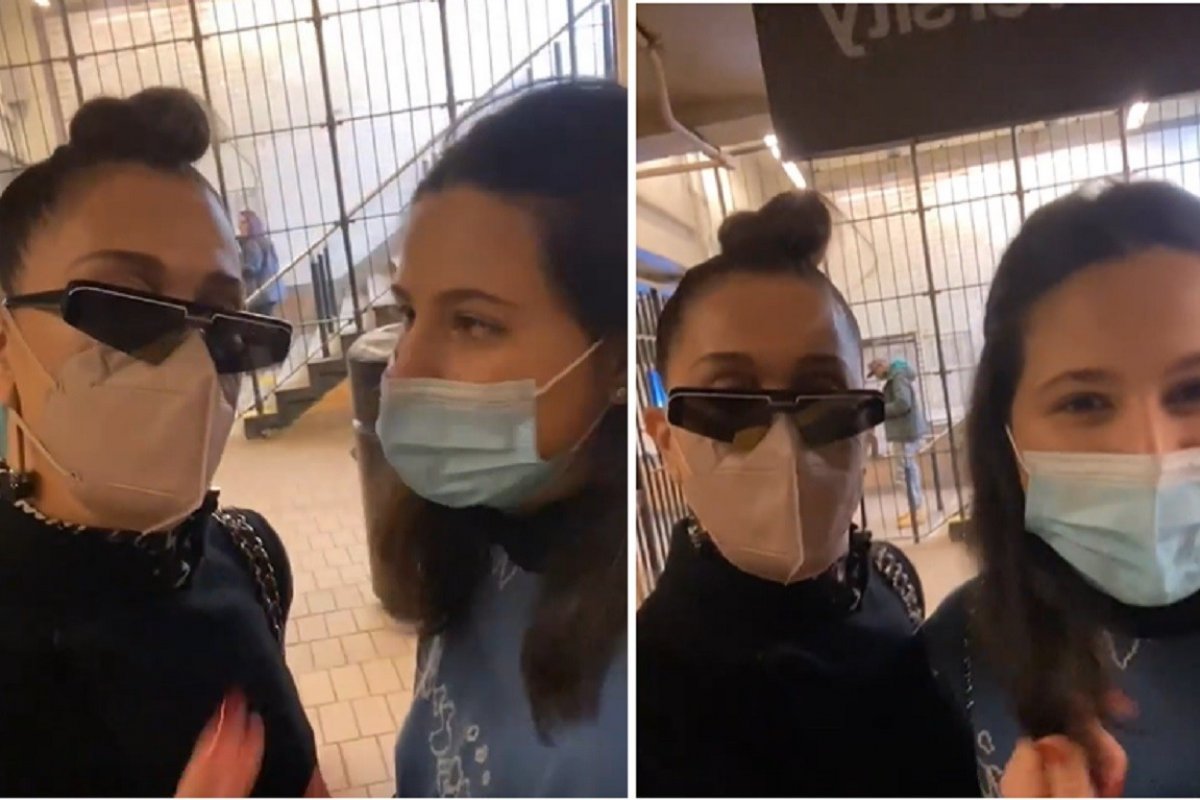 Ao lado da filha, Claudia Raia anda de metrô em New York