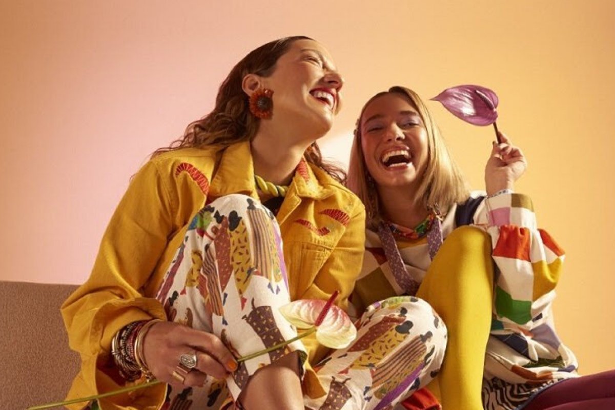 Melissa, se une novamente à estilista Isabela Capeto e sua filha, Chica, para uma collab especial que celebra o Dia das Mães!