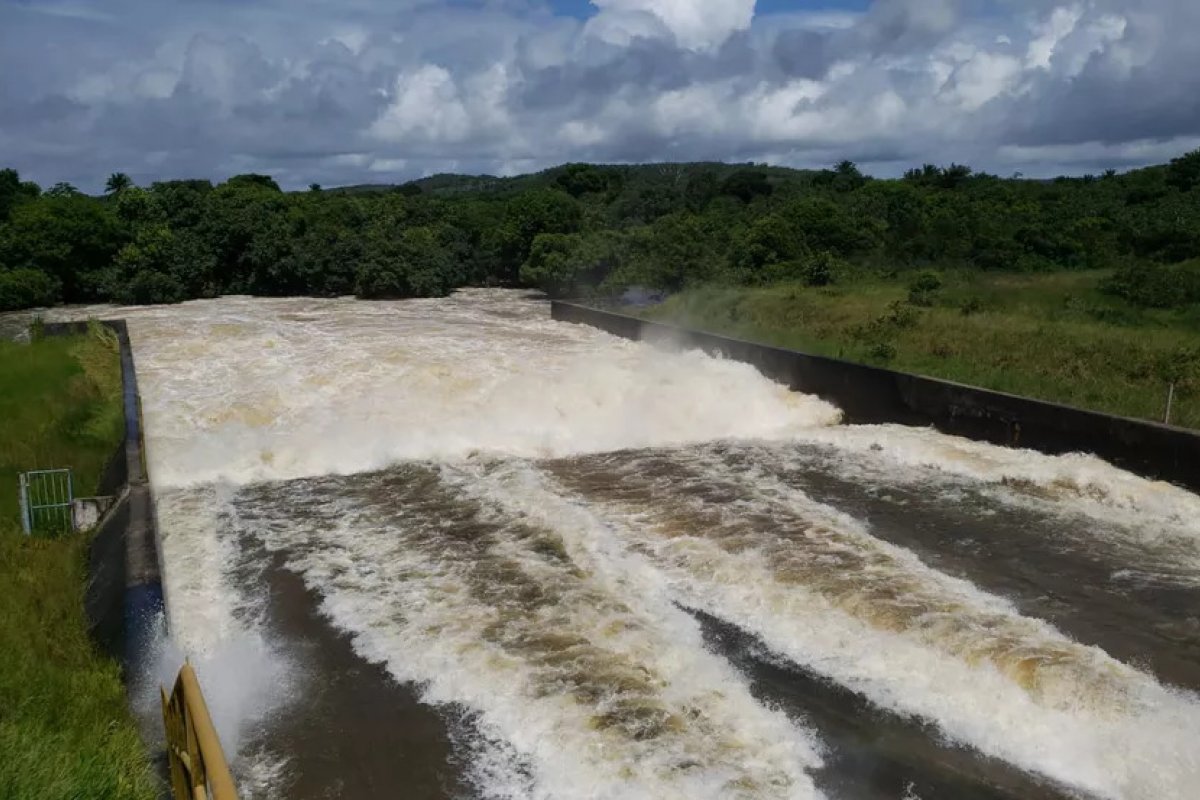 Embasa abre comportas de Barragem na região metropolitana de Salvador