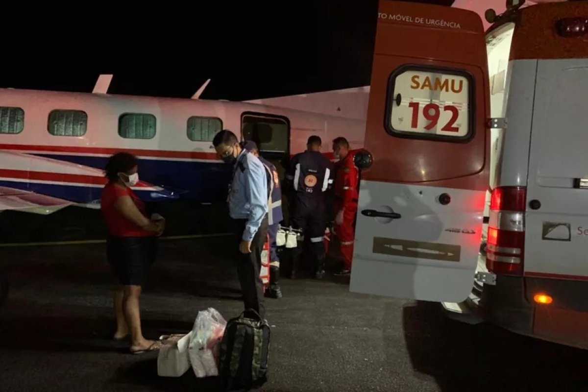 Transferida para hospital em Salvador, a bebê que teve 80% do corpo queimado durante incêndio no sul da BA