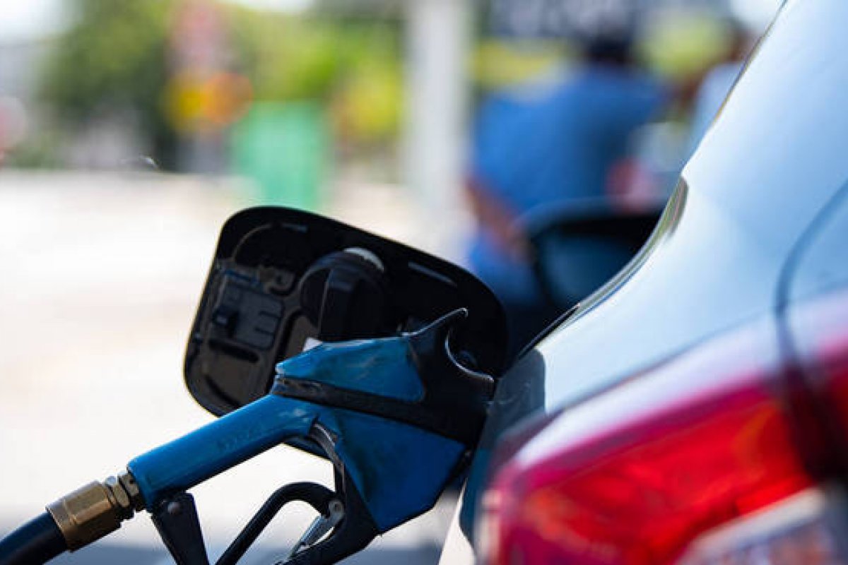 Brasil tem a 3ª gasolina mais cara do mundo, aponta Oxford Economics