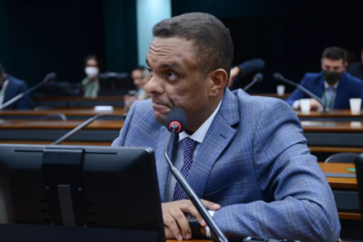 Otoni de Paula é escolhido por Bolsonaro para ser vice-líder do governo na Câmara