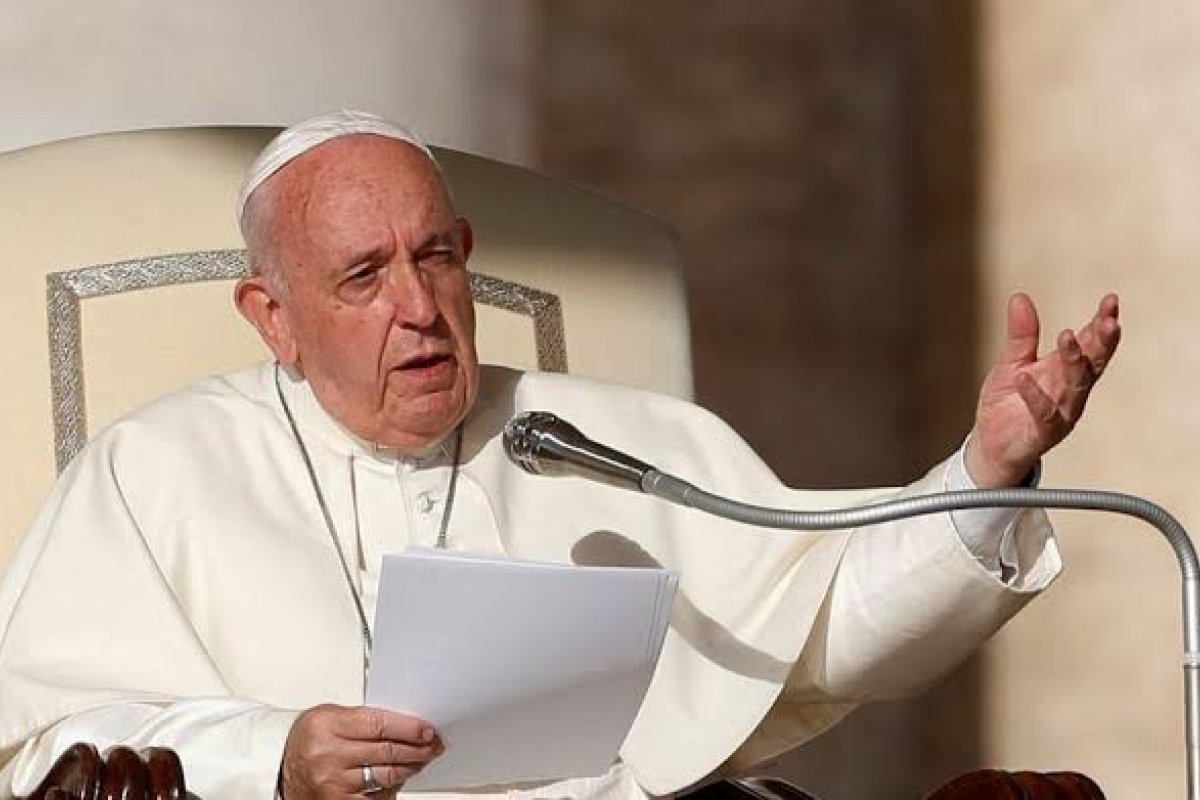 'O joelho me faz mal', diz Papa Francisco ao reclamar de dores 