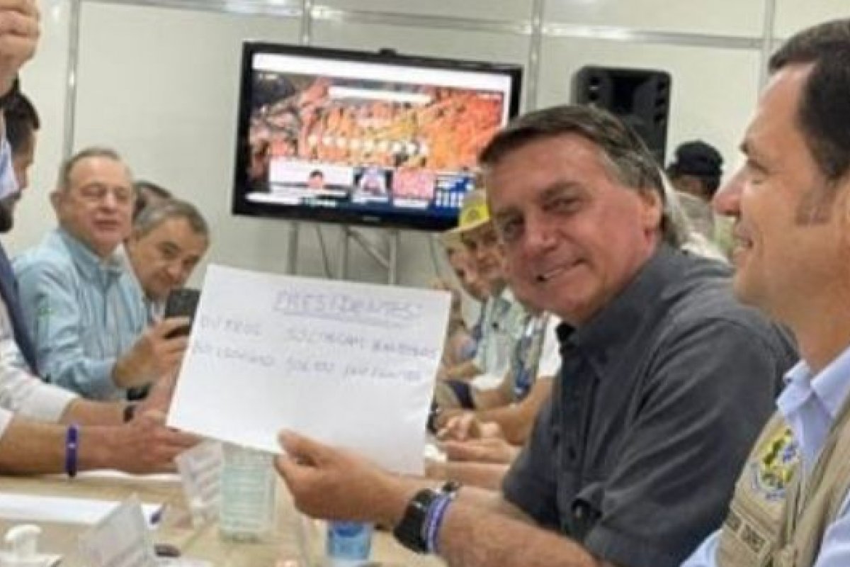 Bolsonaro lembra de indultos concedidos por ex-presidentes: “Outros soltaram bandidos”