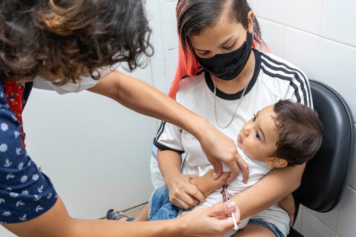 Diretora de Organização Pan-Americana de Saúde alerta sobre baixo número de vacinação entre crianças