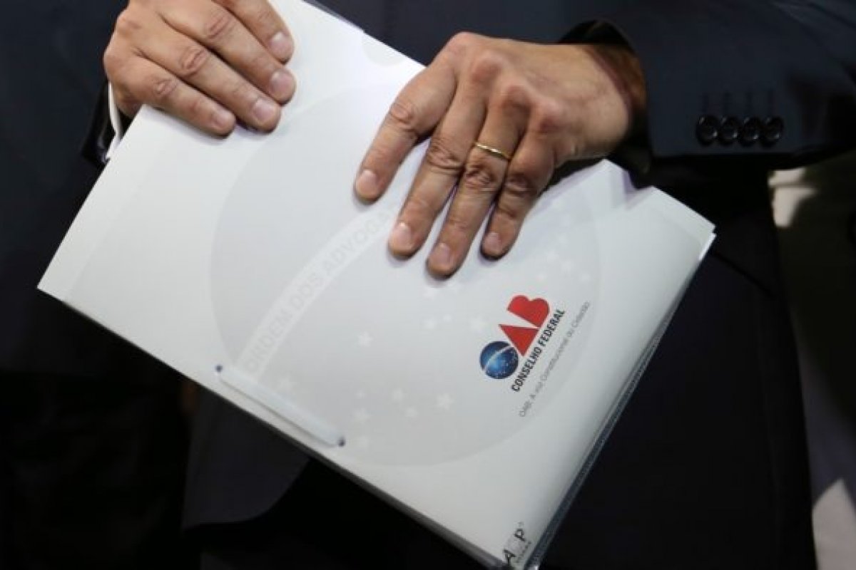 Advogados do DF não querem que OAB analise indulto a Daniel Silveira