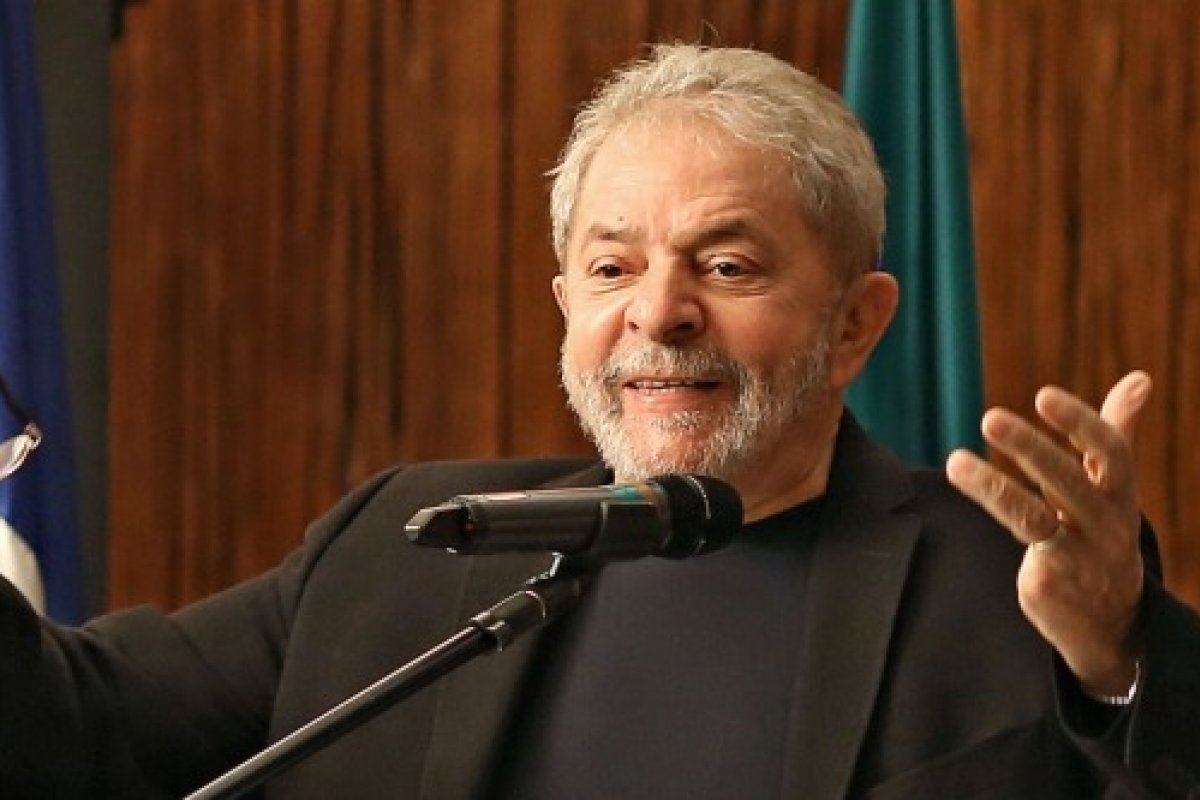 'Mundo está chato para cacete', diz Lula ao criticar o politicamente correto