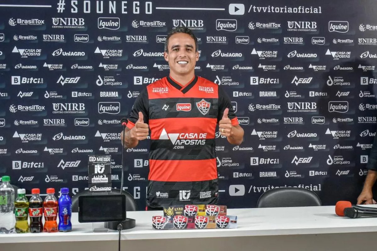 Vitória: diretor de futebol confirma rescisão de contrato com meia Jadson