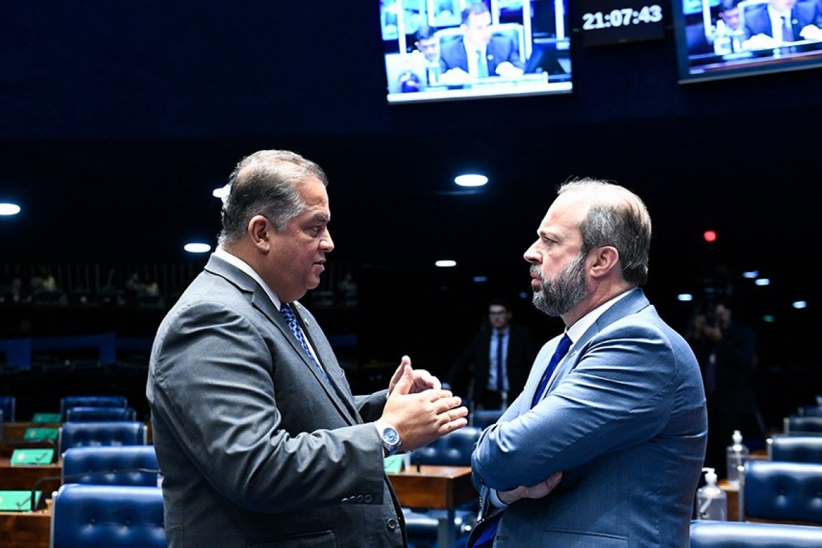 Ex-governadores e ex-prefeitos poderão ter acesso a contratos e convênios após mandato