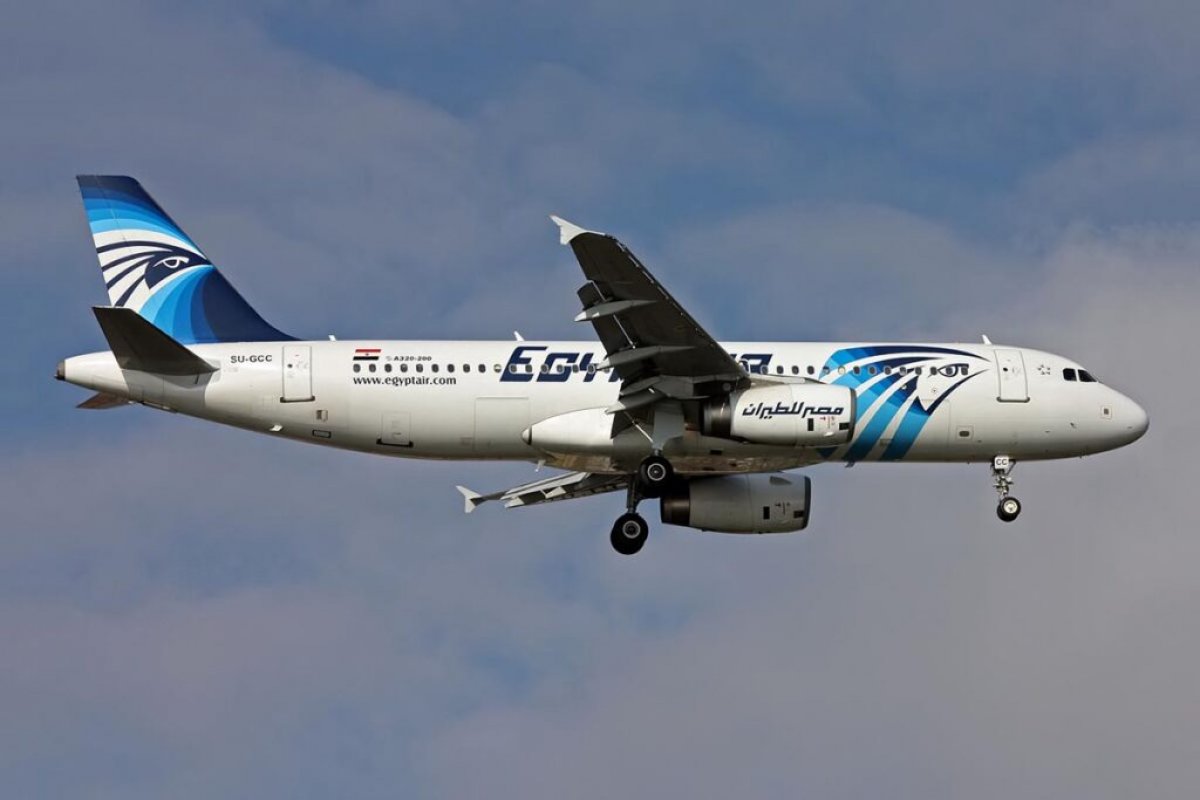Acidente da EgyptAir em 2016 pode ter começado com cigarro na cabine do piloto, aponta relatório