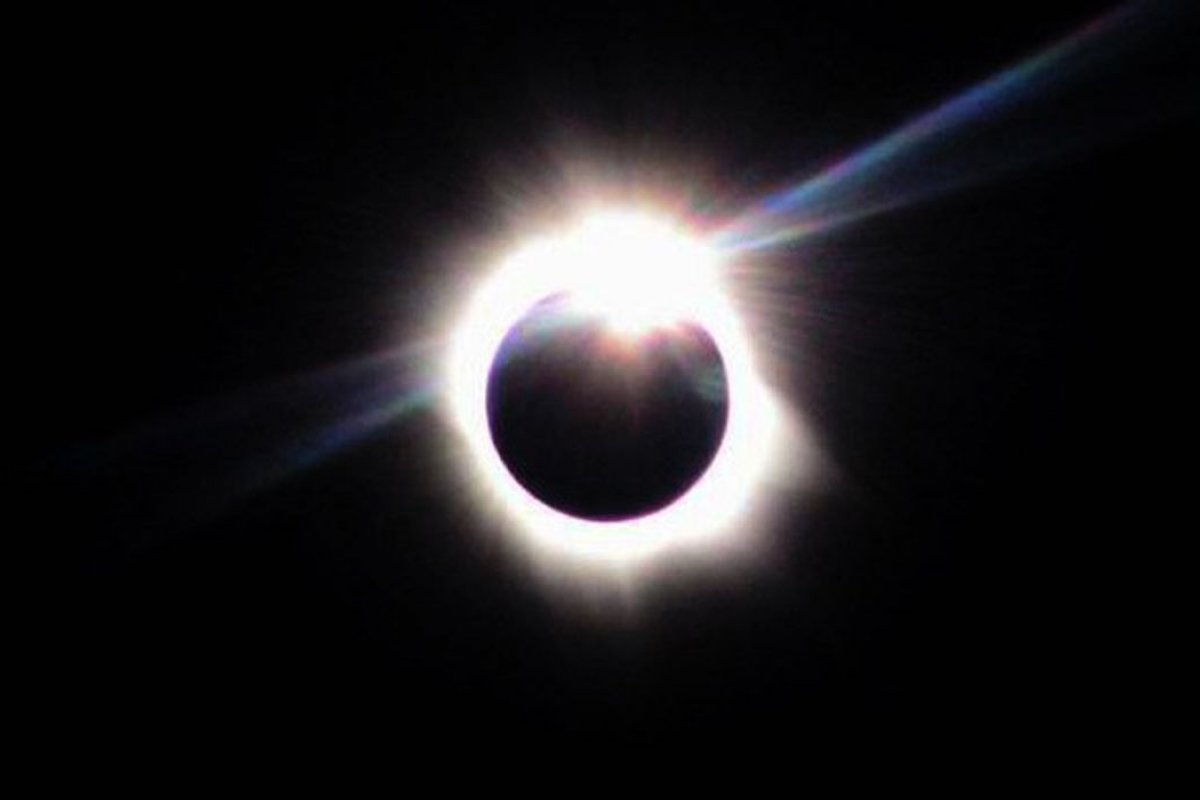 Primeiro eclipse solar do ano acontece na tarde deste sábado (30)