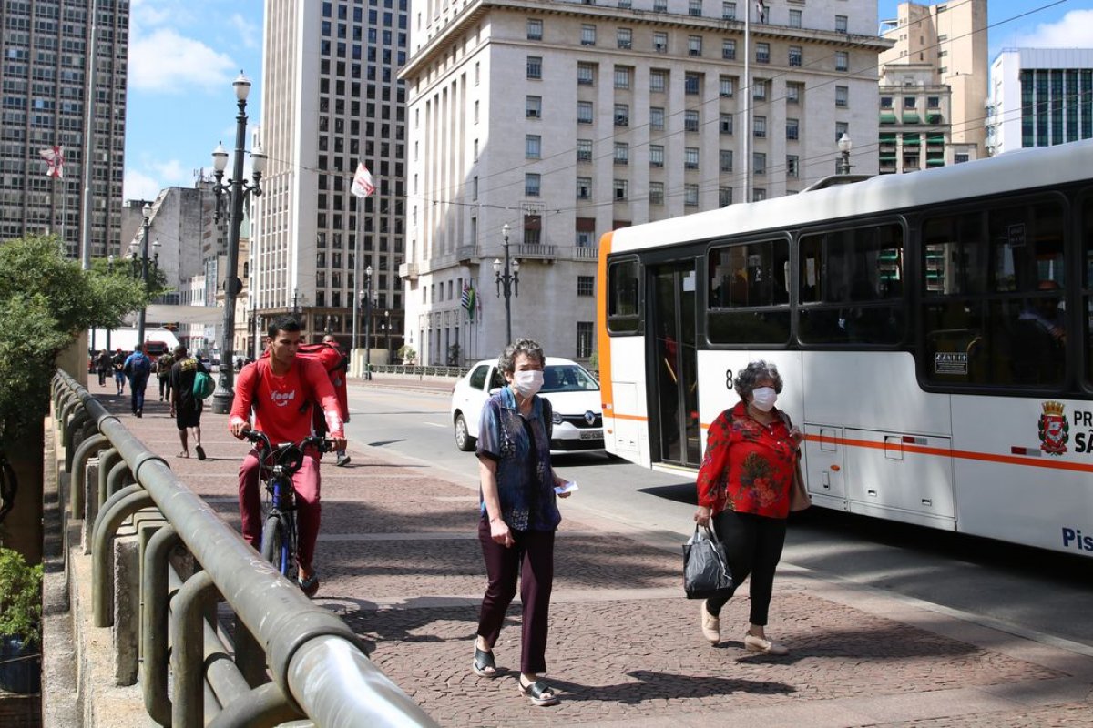 Fiocruz alerta que pandemia da Covid-19 'não acabou'