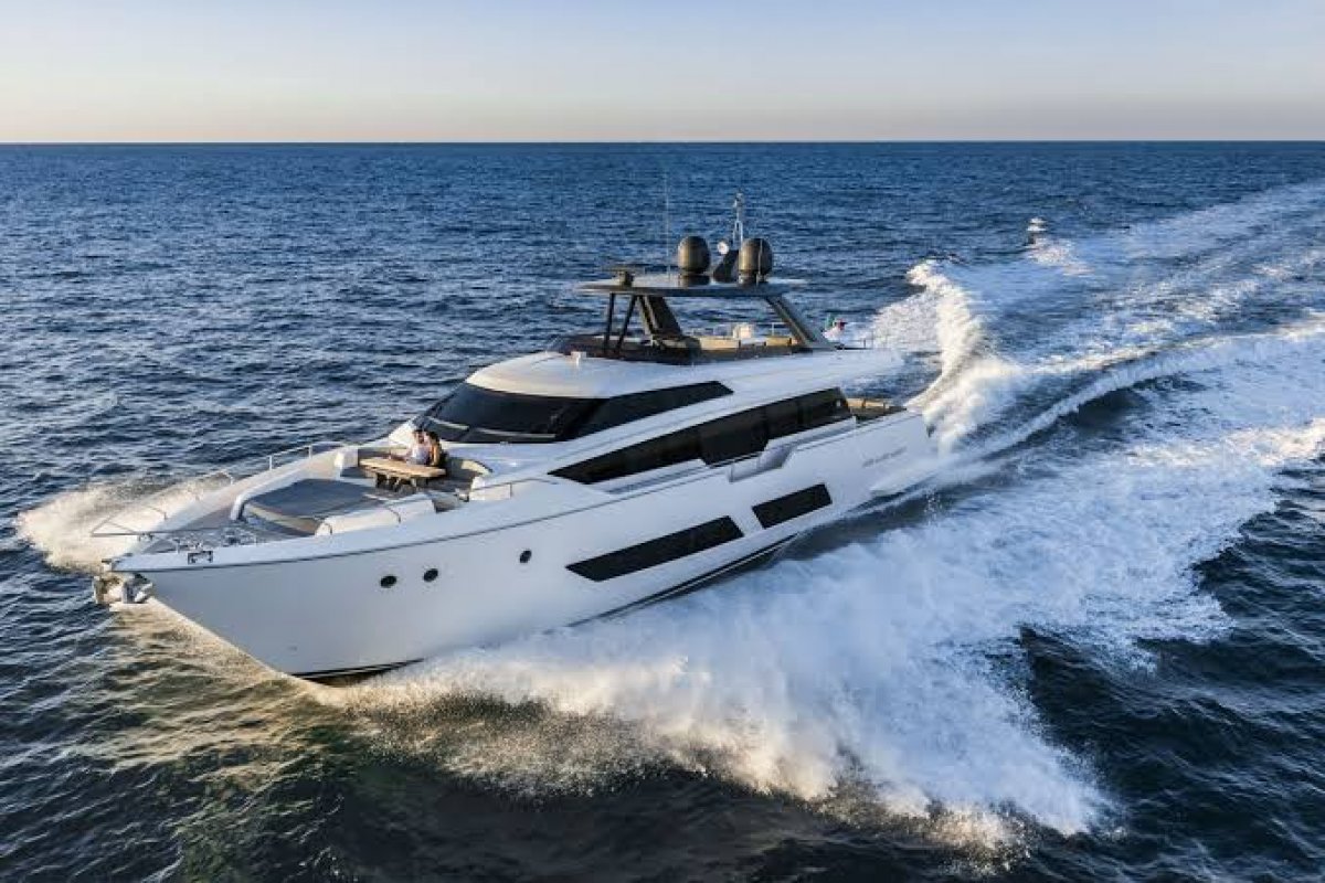 Ferretti Yachts 850: luxo italiano em 26 metros chega ao Brasil!