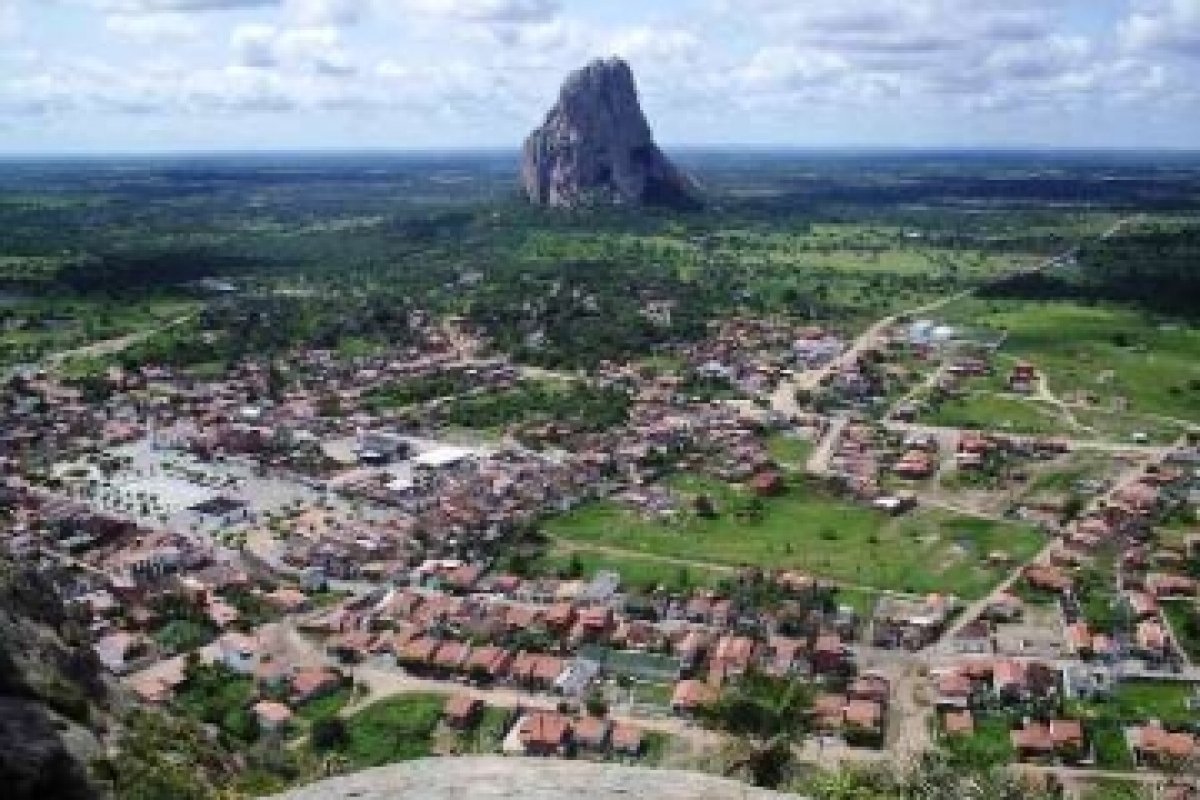 Adolescente é encontrada morta com marcas de facadas em estrada na BA