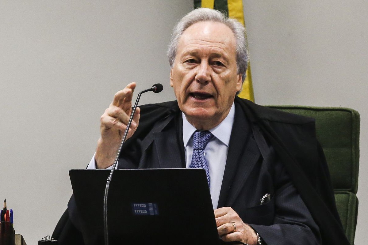 Lewandowski vota por rejeitar consulta de Eduardo Bolsonaro sobre exigência de comprovante de vacina na eleição