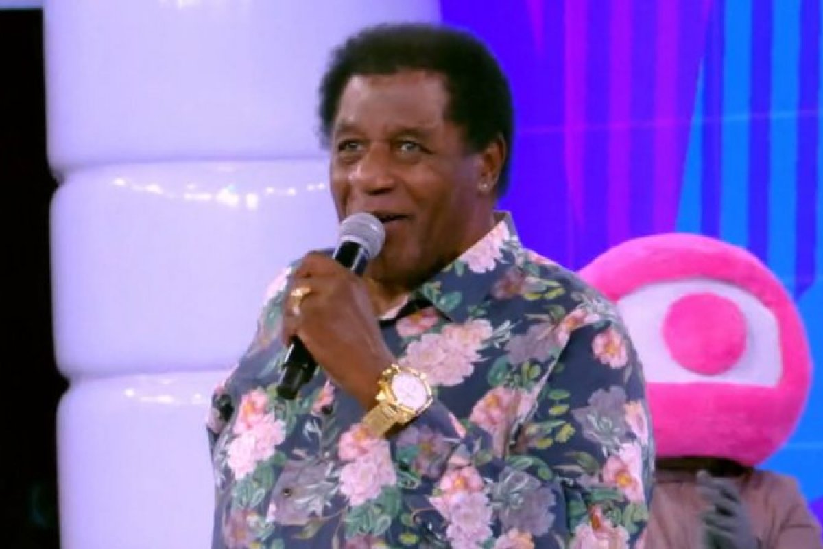 Aos 91 anos e cheio de energia, Tony Tornado encanta o público em apresentação no 'Caldeirão'!