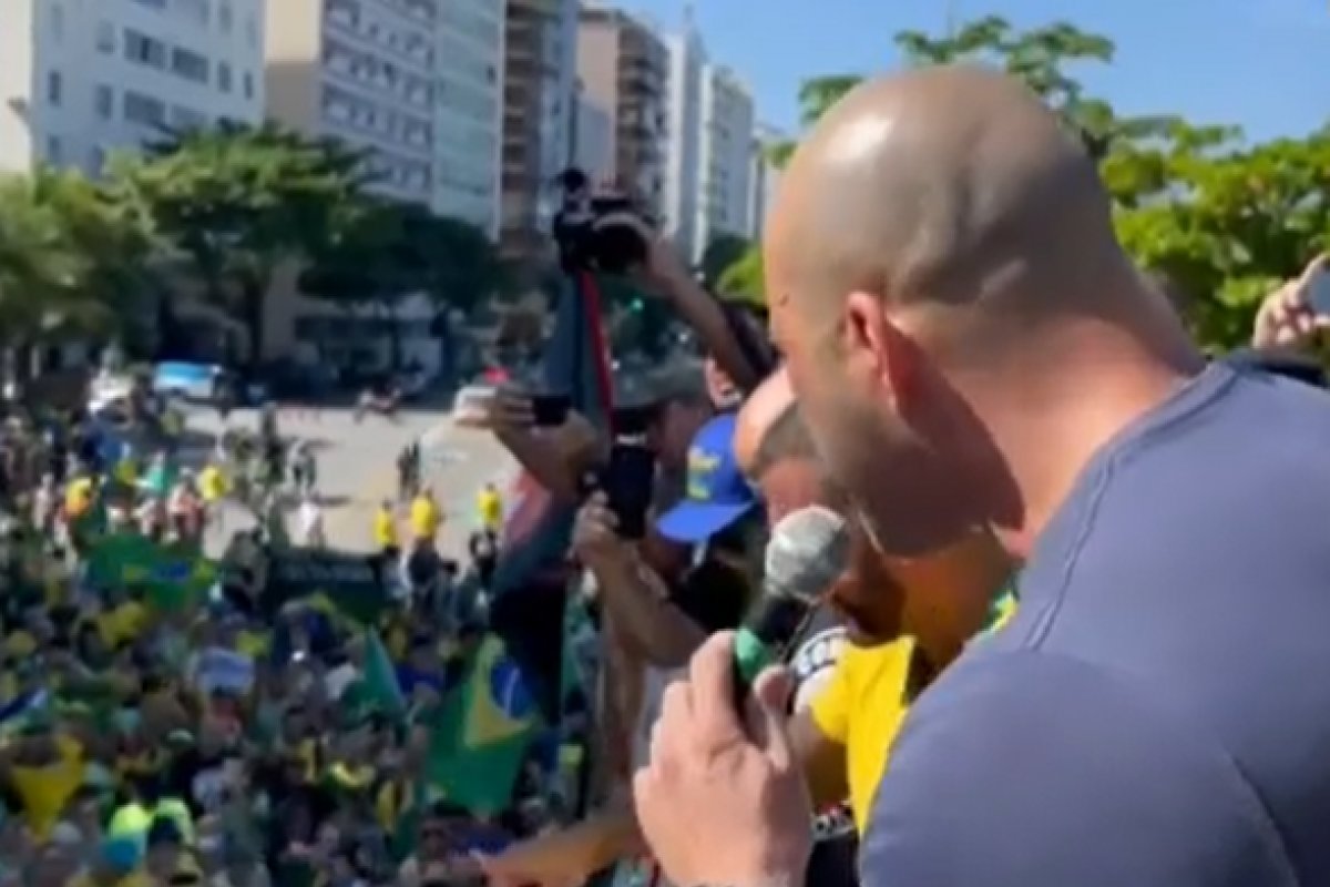 Condenado pelo STF e perdoado por Bolsonaro, Daniel Silveira diz que prisão foi 'inconstitucional'