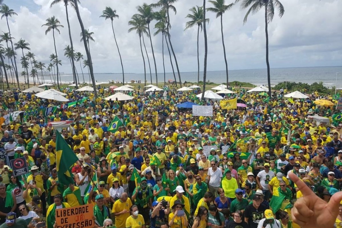 Vídeo: ato pró-Bolsonaro reúne apoiadores na capital baiana