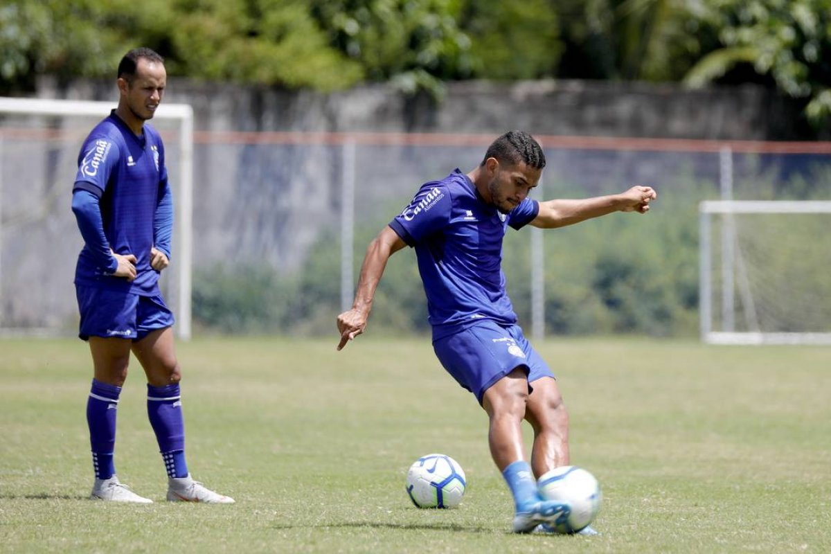 Em confronto direto por uma vaga no G-6, Bahia recebe Inter na Fonte Nova