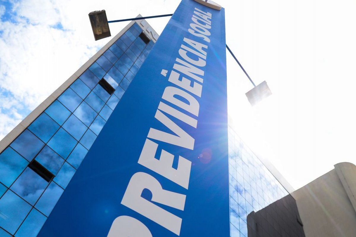 INSS: 13º salário começa a ser pago para quem recebe acima do piso