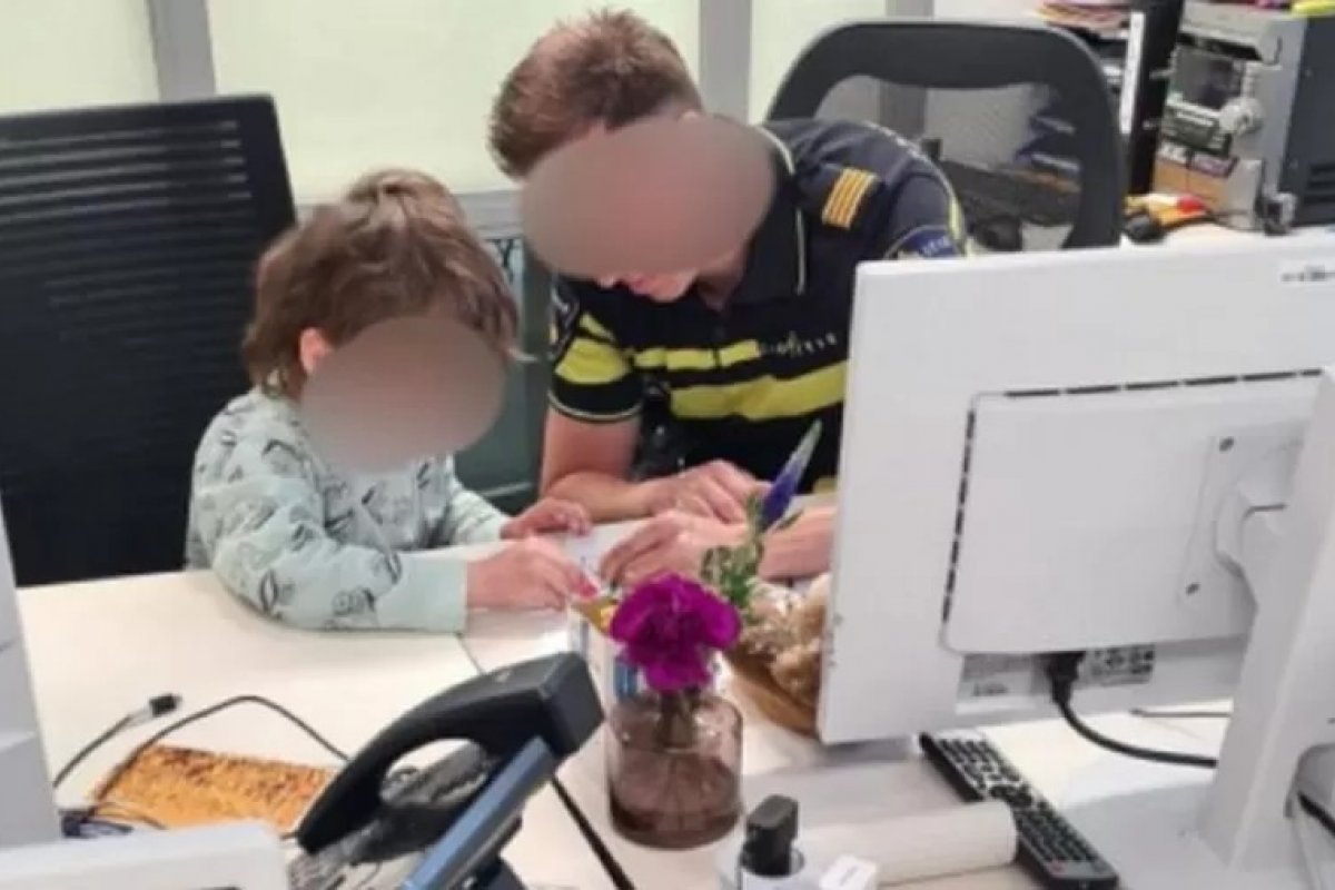 Menino de 4 anos pega escondido carro da mãe para passeio na Holanda