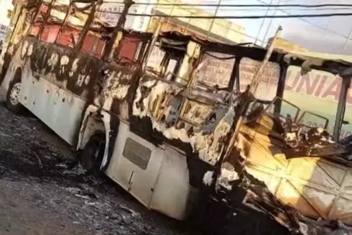 Ônibus de igreja evangélica é destruído por incêndio no sudoeste da Bahia