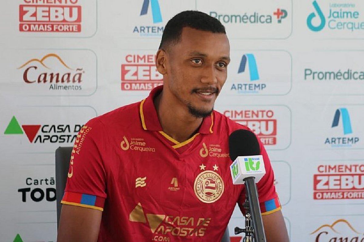 Em fase de recuperação, Rezende treina com elenco e deve reforçar o Bahia contra o Londrina