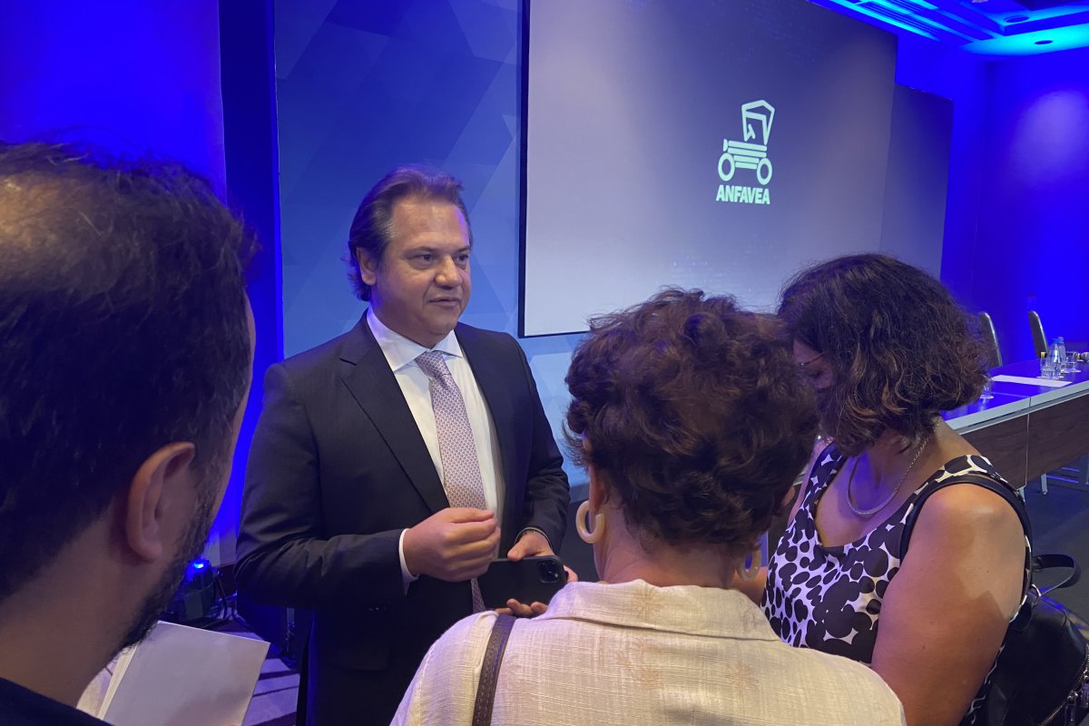 Executivo da Stellantis é eleito novo presidente da Anfavea