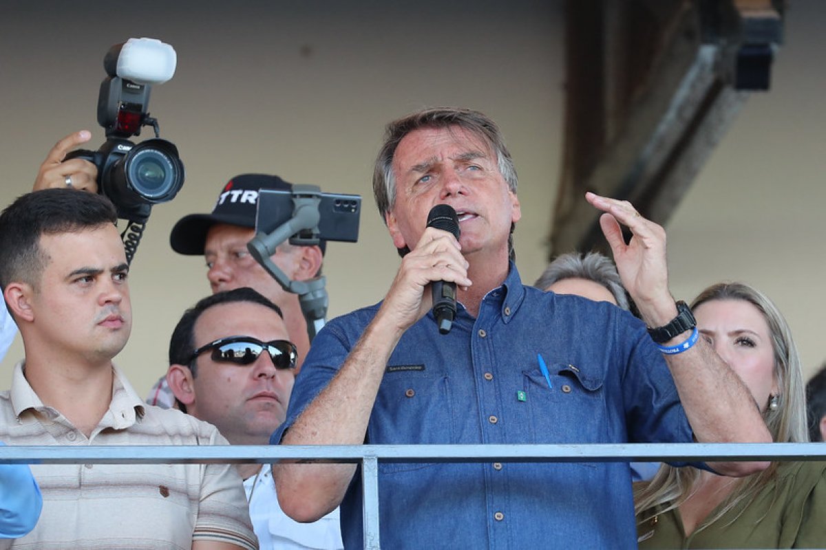 Bolsonaro pede convocação de mais mil aprovados na PF e PRF