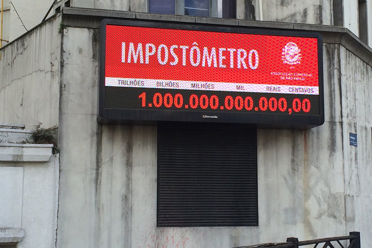 Brasileiros batem marca de R$ 1 trilhão pagos em impostos este ano