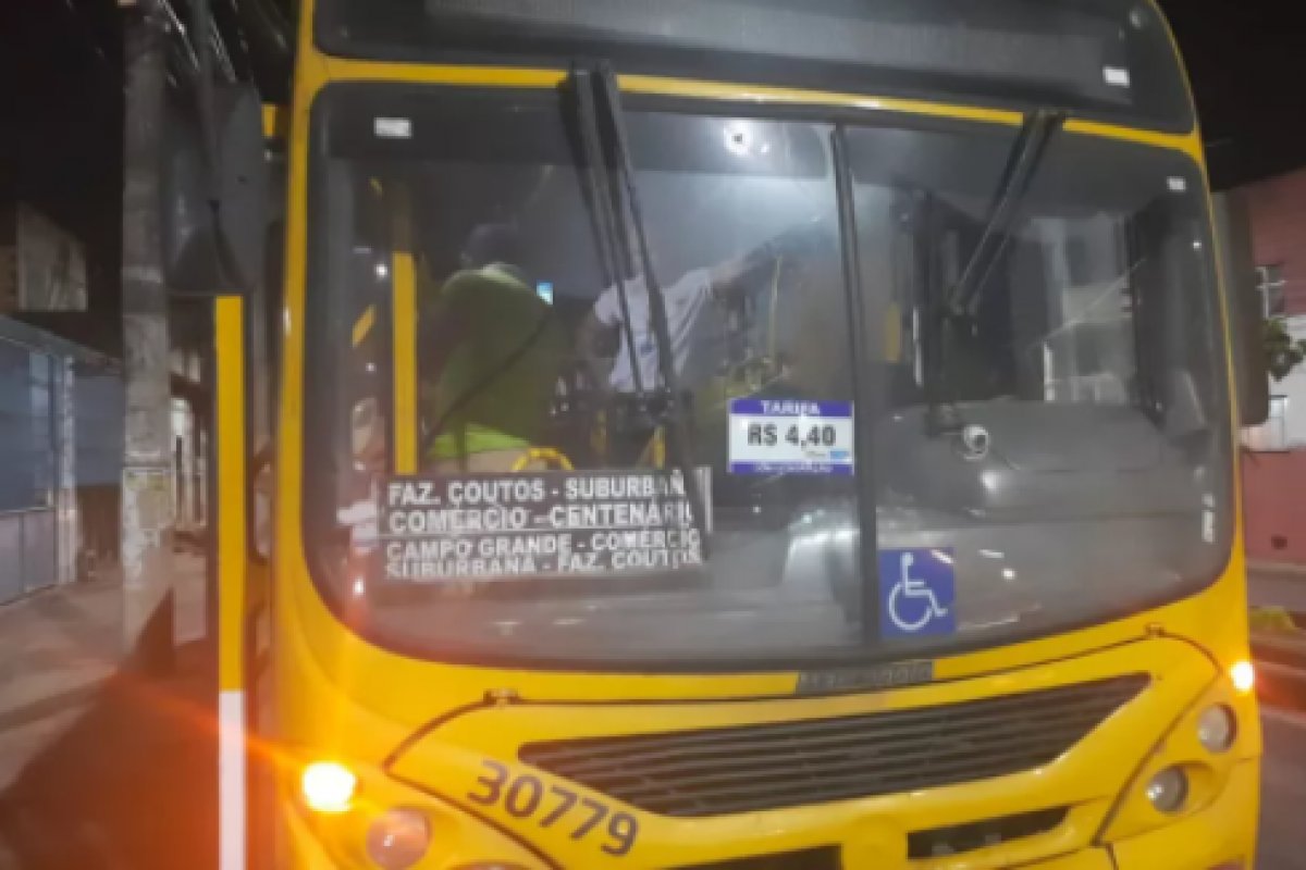 Cobradora é baleada durante assalto a ônibus na Suburbana, em Salvador