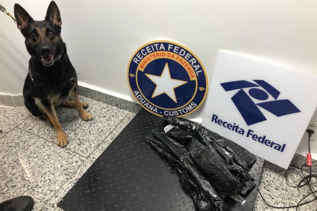 Brasileiro é preso após tentar embarcar com mais de 3 kg de cocaína