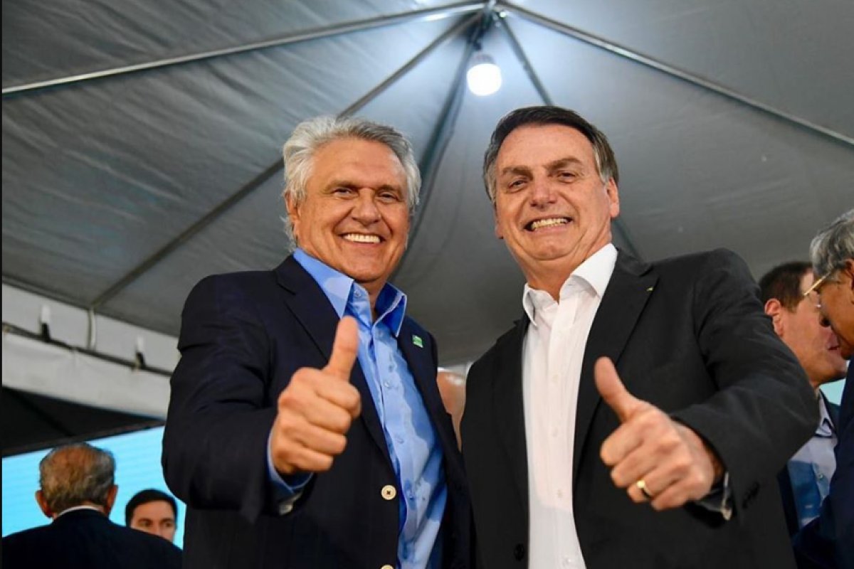 Bolsonaro comenta sobre vaias a Caiado: "Ele colhe o que planta"