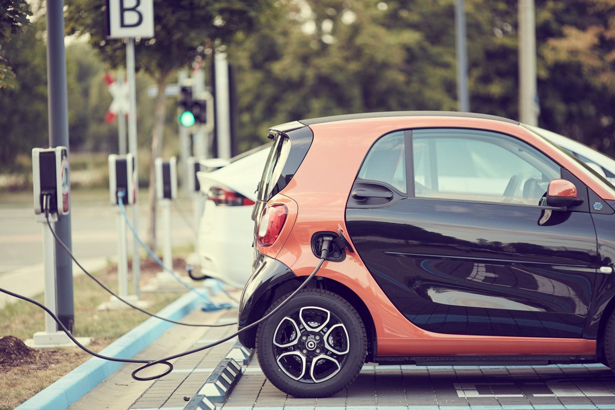 Nova bateria carrega 60% de um carro elétrico em 6 minutos