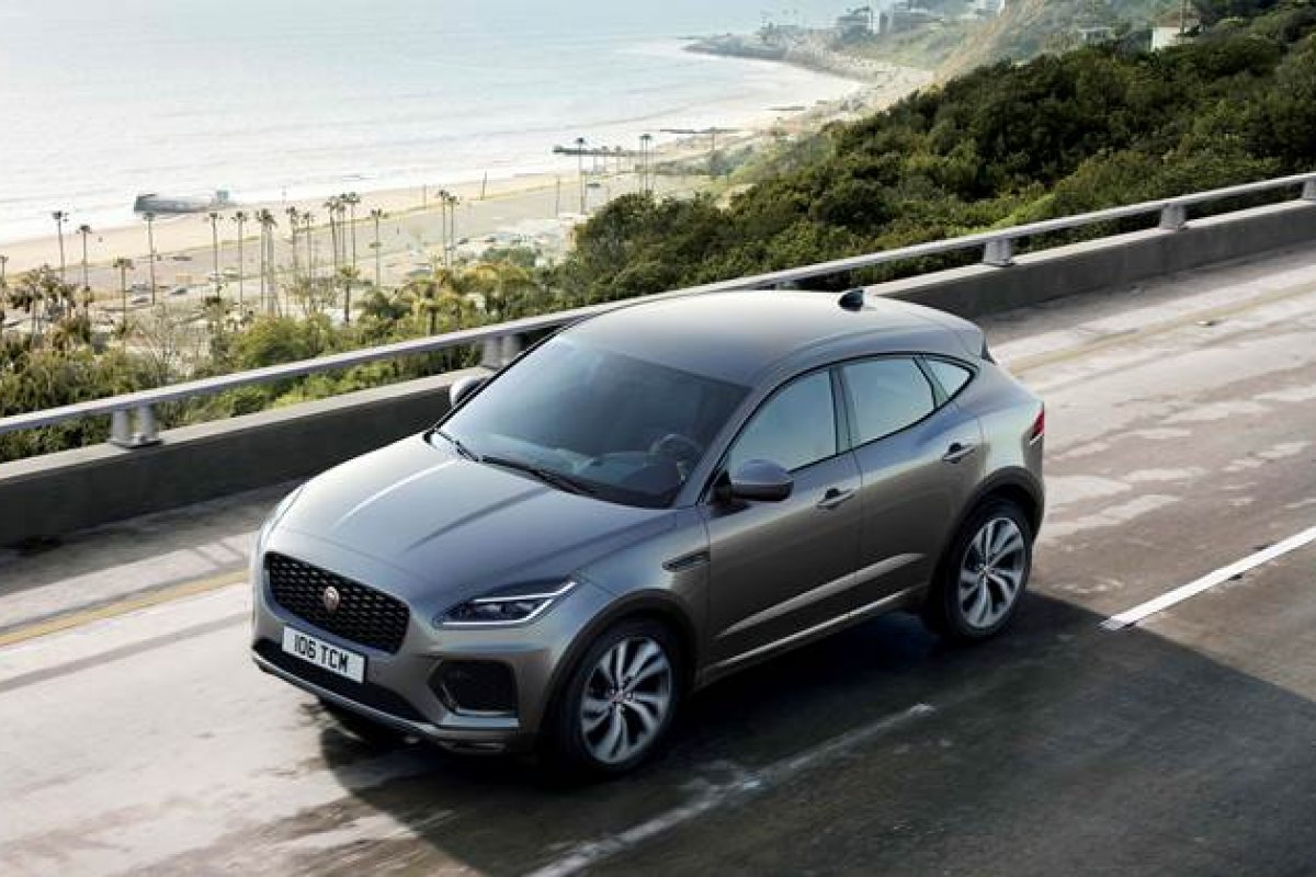 Jaguar E-Pace fica mais tecnológico e ganha controle por aplicativo à distância