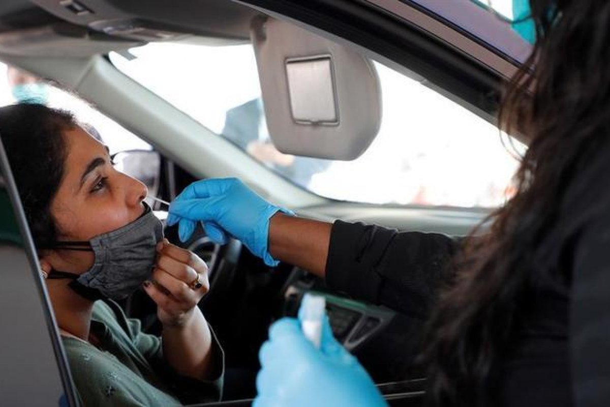Casos de Covid-19 sobem 82% em uma semana nas farmácias do país