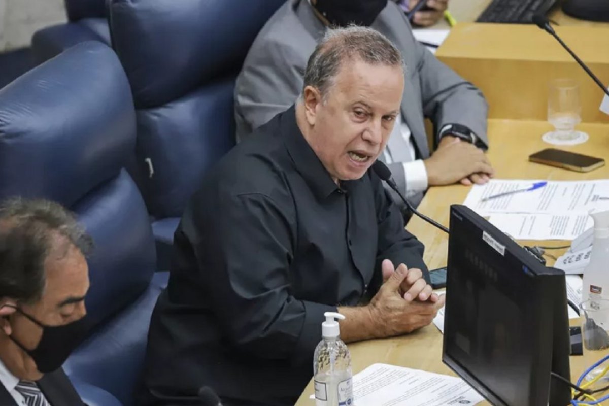 Após fala racista, PSB desfilia vereador Camilo Cristófaro