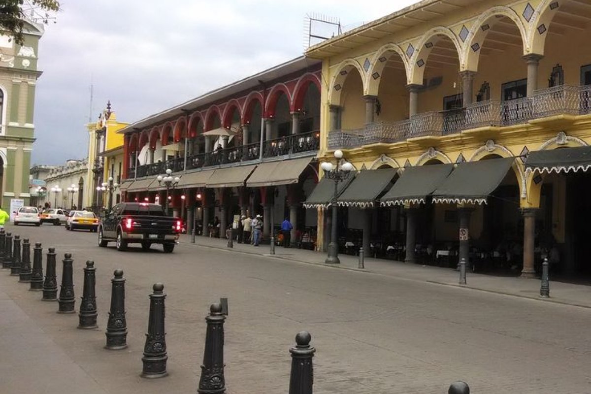 280 migrantes são encontrados em fundo falso de caminhão no México