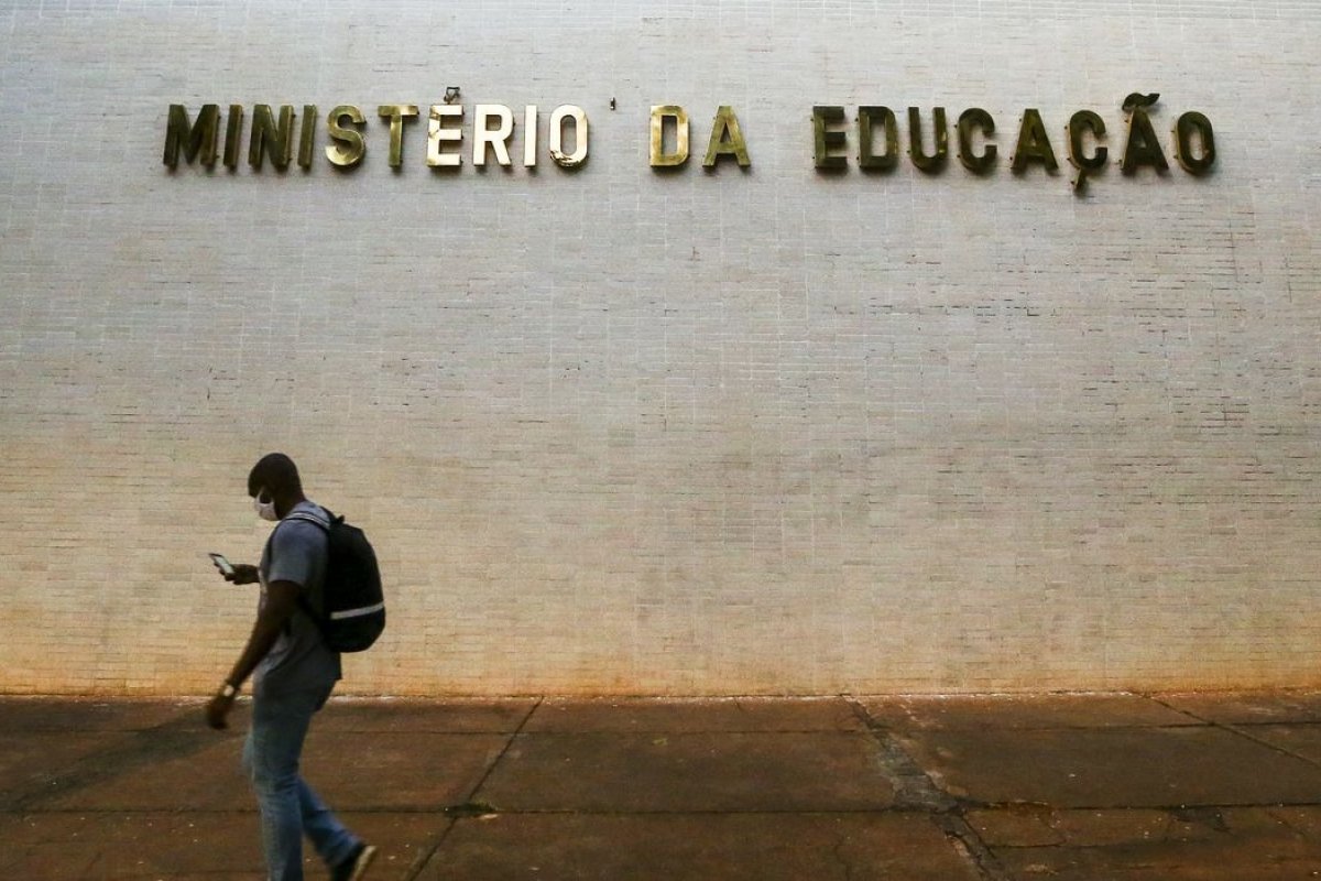 MEC prorroga convocação da lista de espera do Fies