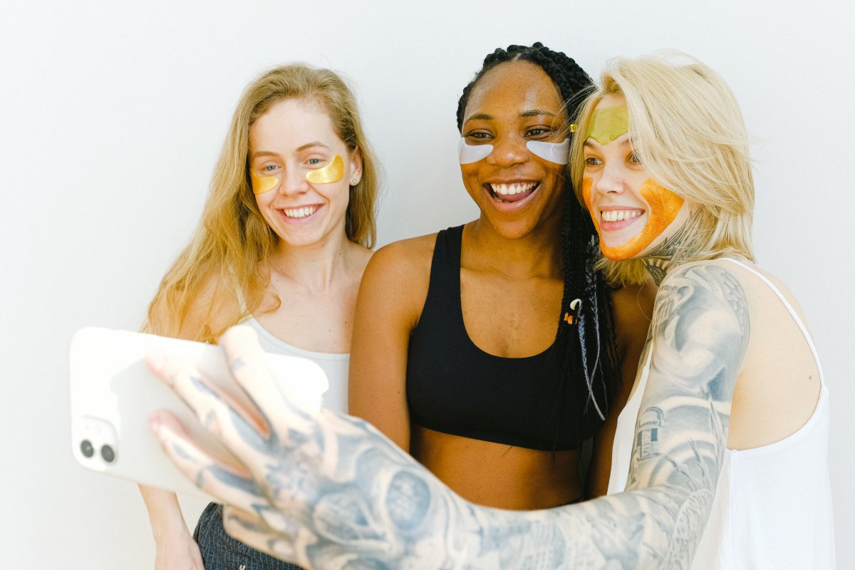 Estudo mostra que selfies influenciam jovens a realizar procedimentos estéticos