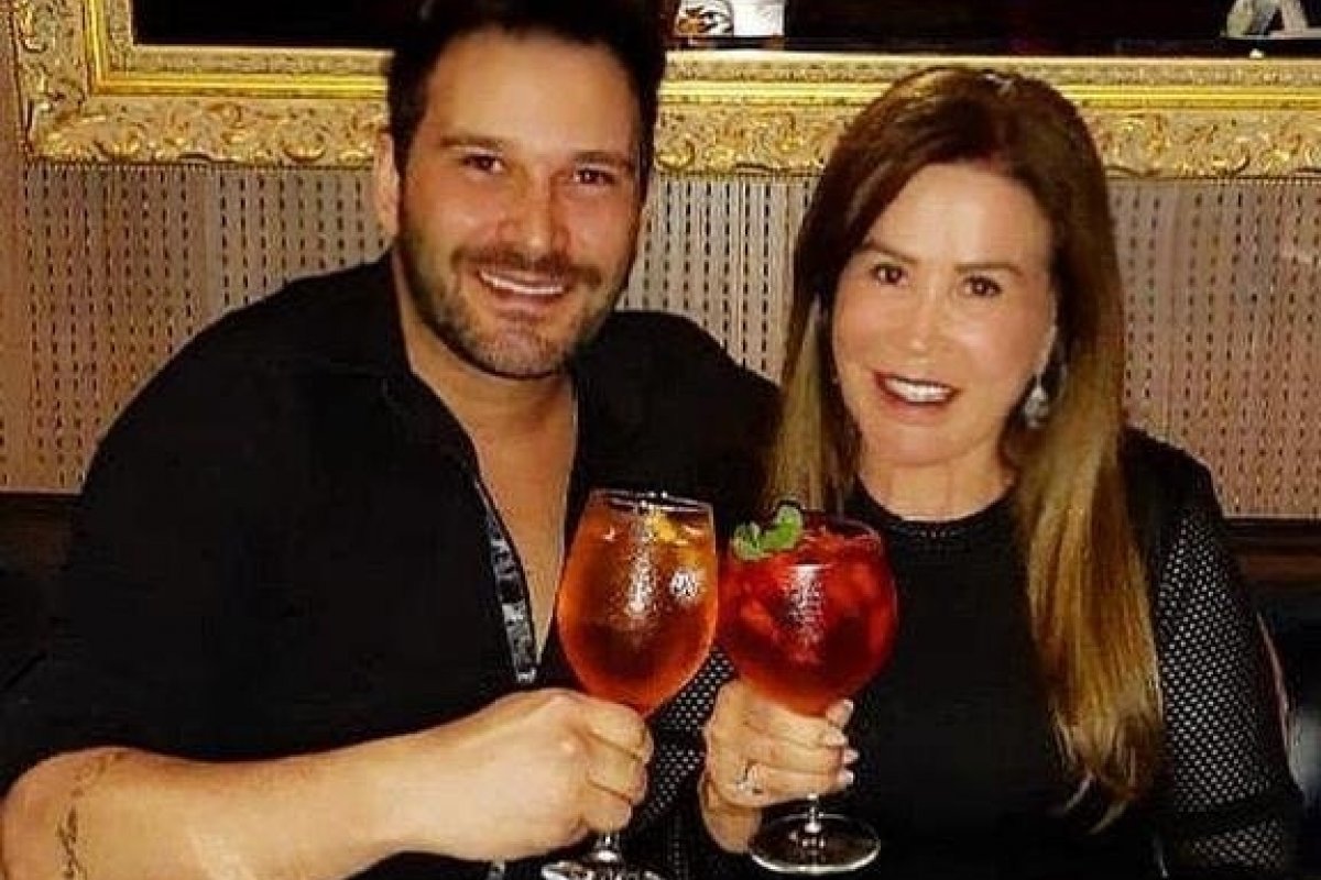 Zilu Godoi celebra aniversário de namoro com fotógrafo