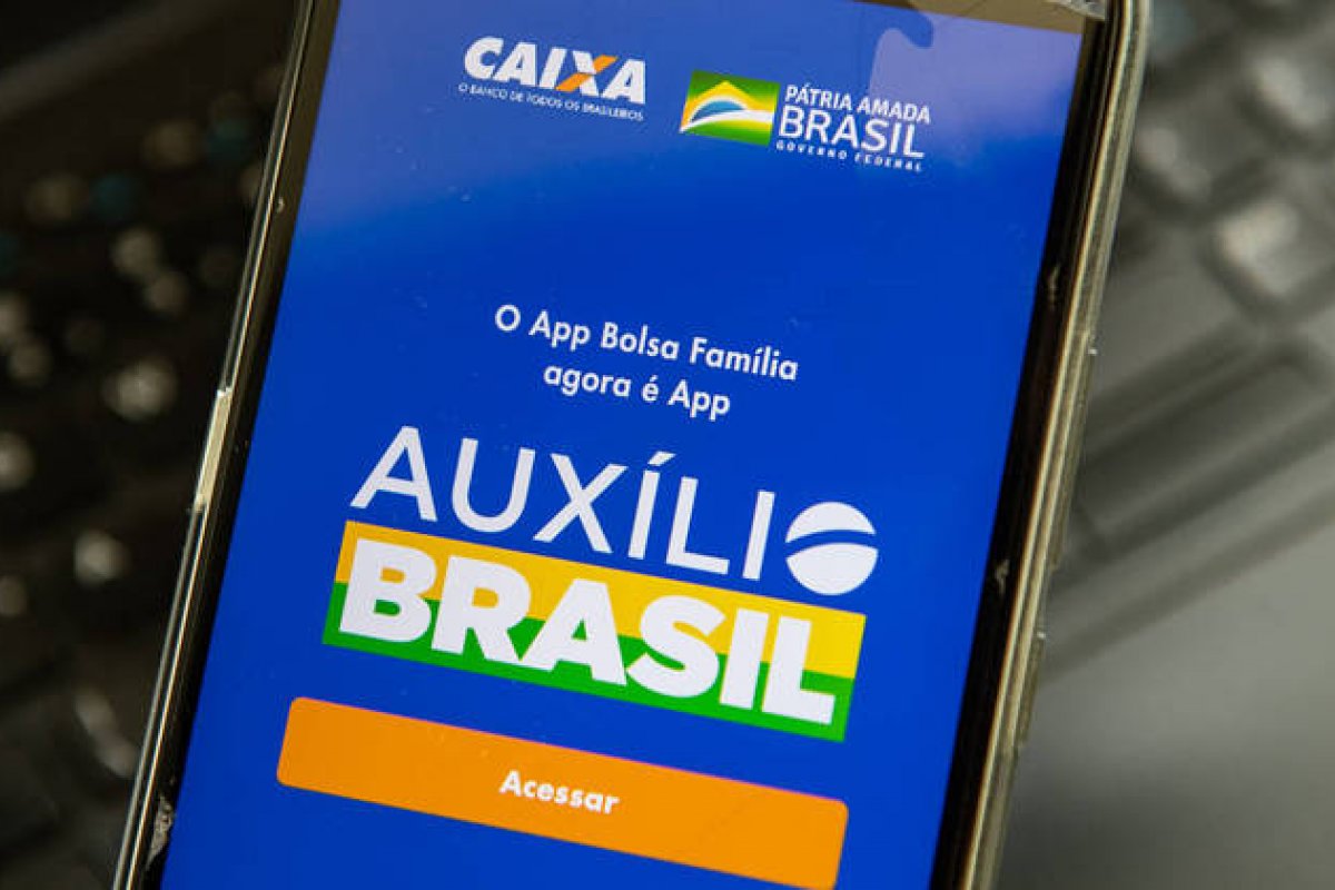 Auxílio Brasil: Senado aprova valor mínimo permanente de R$ 400 para benefício