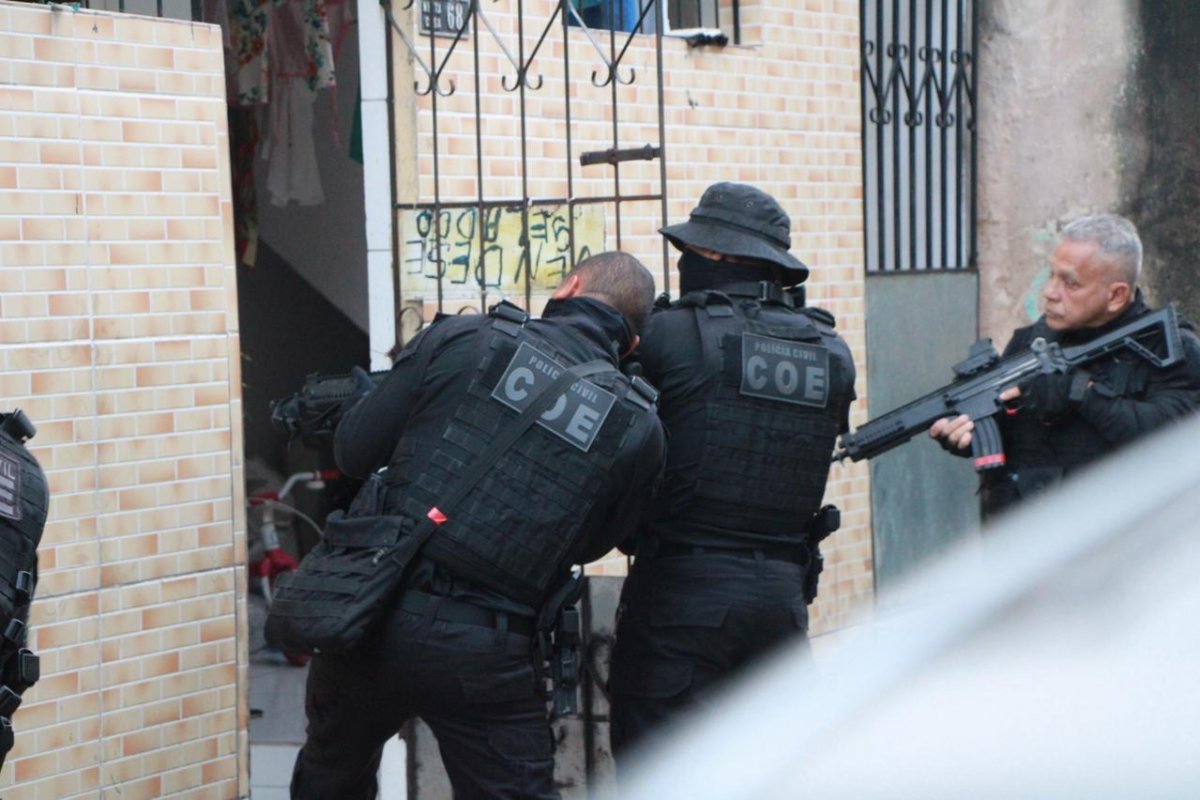Dez suspeitos são presos durante operação em bairros de Salvador