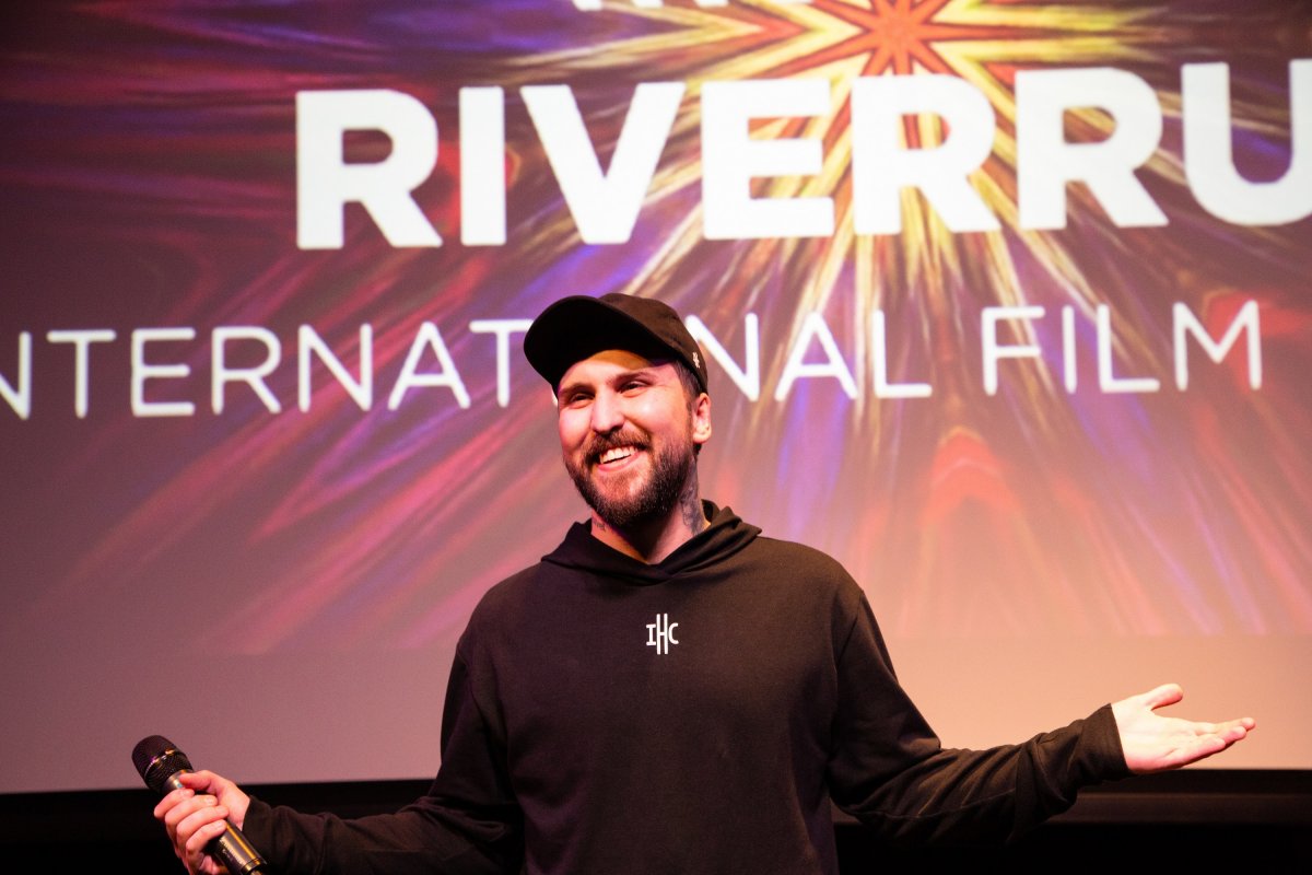 Após premiação em Houston (EUA), filme "Coração de Neon" emplaca mais uma conquista