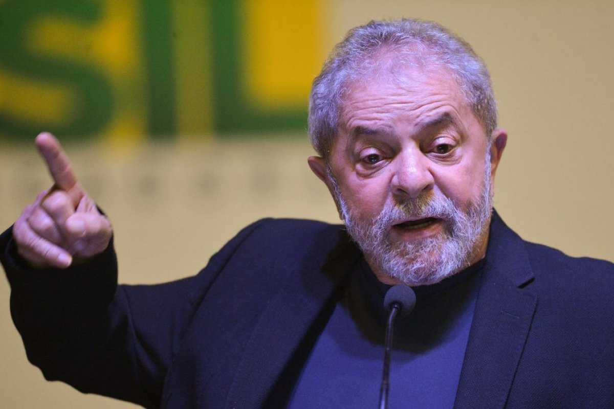 Lula afirma ter "distância muito grande" de Bolsonaro nas pesquisas eleitorais